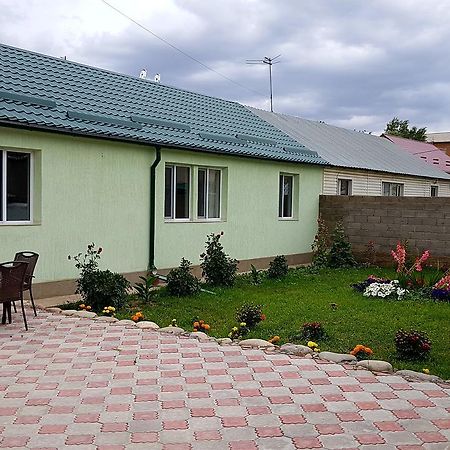 Datka Guest House Naryn Bagian luar foto