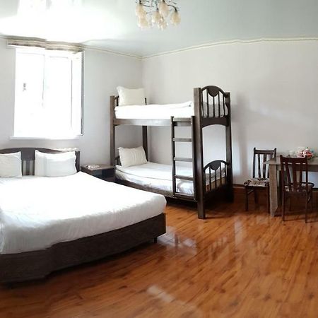 Datka Guest House Naryn Bagian luar foto