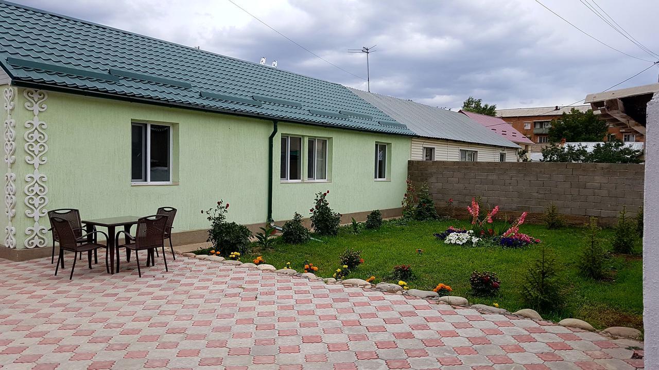 Datka Guest House Naryn Bagian luar foto
