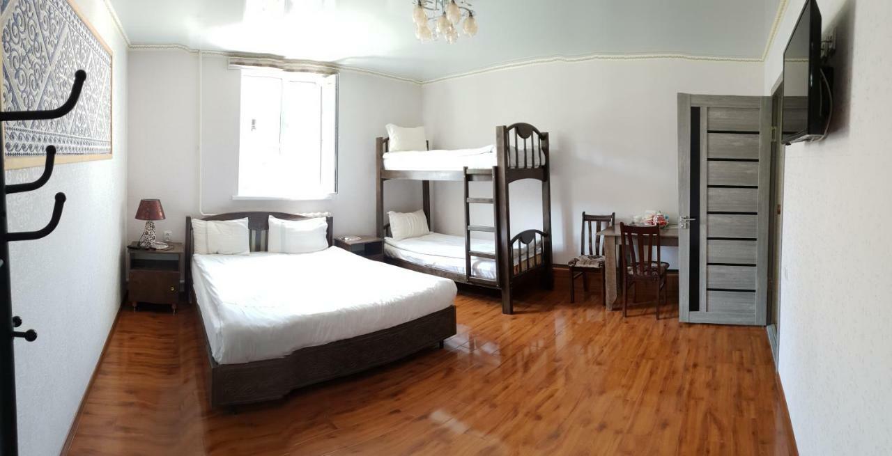 Datka Guest House Naryn Bagian luar foto